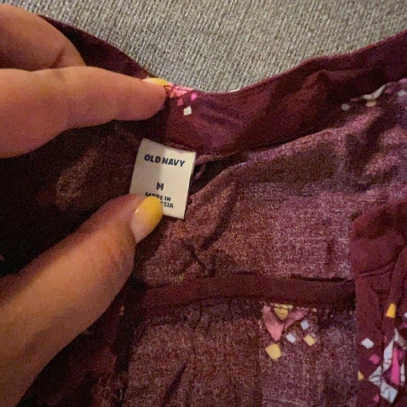 𝅺old Navy Top - Picture 2 of 2